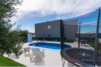 001 2047 40 Trogir Apartment house with pool for sale