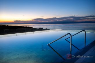 014 2046 54 Umag Prestigious villa within a resort sale
