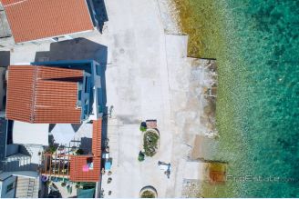 001 2044 40 near Sibenik Beautiful house in the first row to the sea for sale