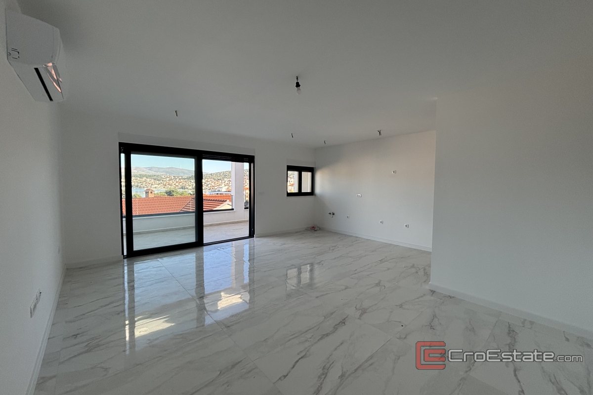 002 2035 204 Ciovo Spacious penthouse with a sea view for sale 002 2035 204 Ciovo Spacious penthouse with a sea view for sale