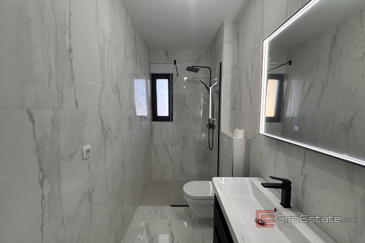 006 2035 204 Ciovo Spacious penthouse with a sea view for sale 006 2035 204 Ciovo Spacious penthouse with a sea view for sale