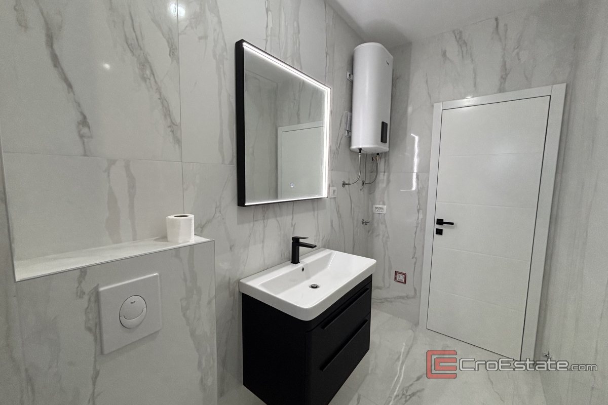 007 2035 204 Ciovo Spacious penthouse with a sea view for sale 007 2035 204 Ciovo Spacious penthouse with a sea view for sale