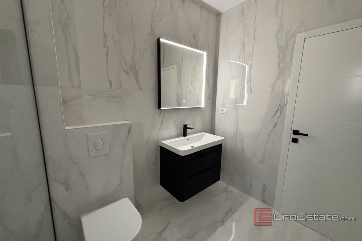 012 2035 204 Ciovo Spacious penthouse with a sea view for sale 012 2035 204 Ciovo Spacious penthouse with a sea view for sale