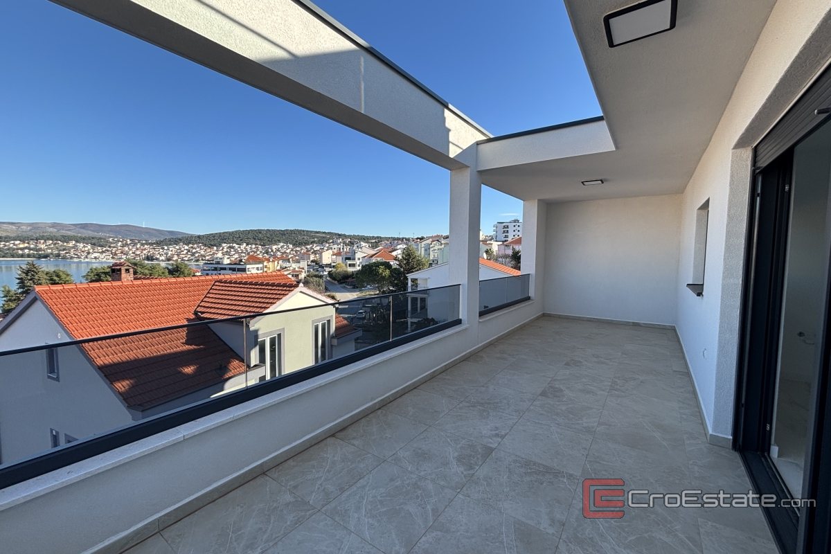 013 2035 204 Ciovo Spacious penthouse with a sea view for sale 013 2035 204 Ciovo Spacious penthouse with a sea view for sale