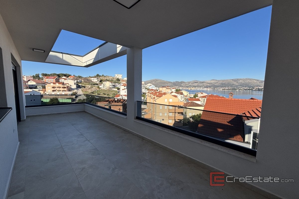 014 2035 204 Ciovo Spacious penthouse with a sea view for sale 014 2035 204 Ciovo Spacious penthouse with a sea view for sale