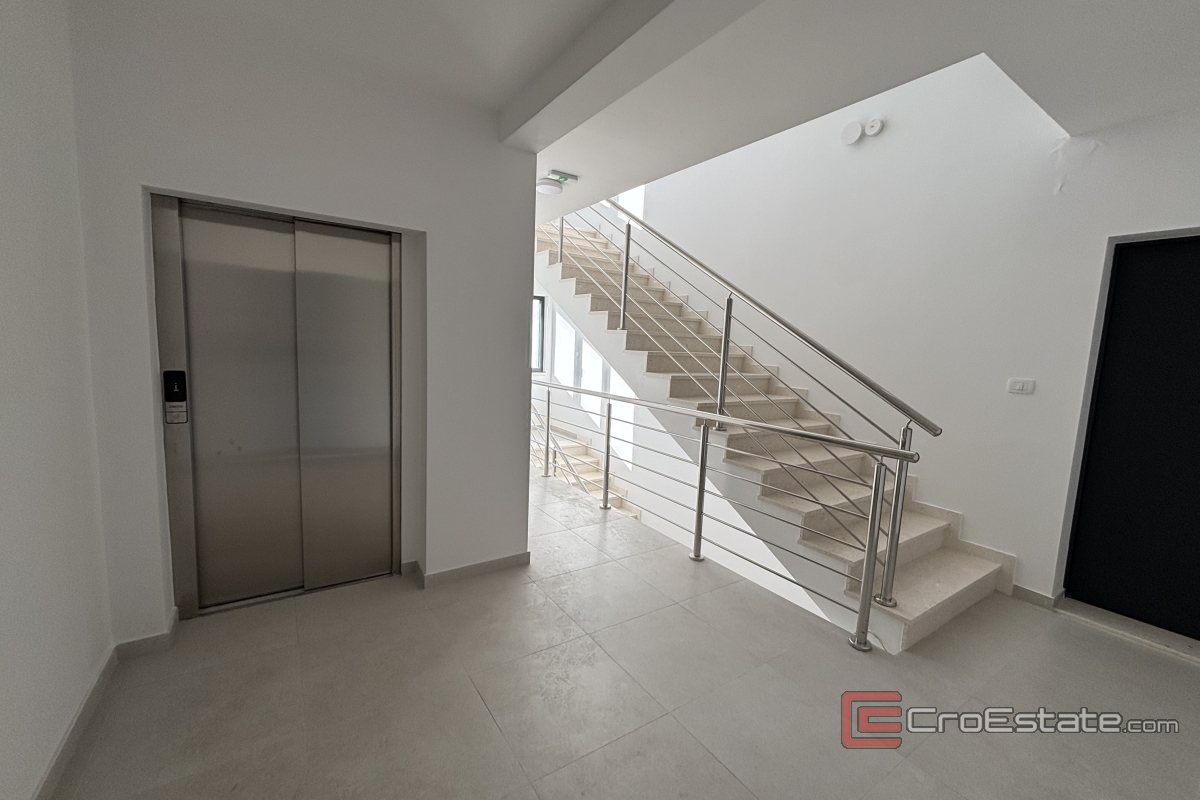 017 2035 204 Ciovo Spacious penthouse with a sea view for sale 017 2035 204 Ciovo Spacious penthouse with a sea view for sale