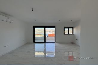 018 2035 204 Ciovo Spacious penthouse with a sea view for sale 018 2035 204 Ciovo Spacious penthouse with a sea view for sale