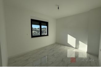 018 2035 204 Ciovo Spacious penthouse with a sea view for sale 018 2035 204 Ciovo Spacious penthouse with a sea view for sale