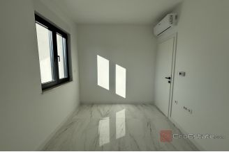 018 2035 204 Ciovo Spacious penthouse with a sea view for sale 018 2035 204 Ciovo Spacious penthouse with a sea view for sale