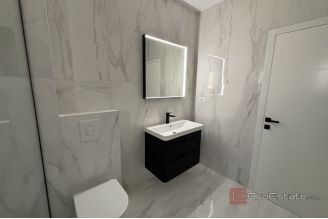 018 2035 204 Ciovo Spacious penthouse with a sea view for sale 018 2035 204 Ciovo Spacious penthouse with a sea view for sale