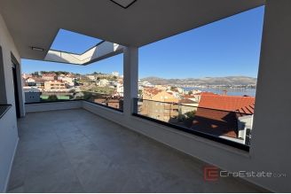018 2035 204 Ciovo Spacious penthouse with a sea view for sale 018 2035 204 Ciovo Spacious penthouse with a sea view for sale