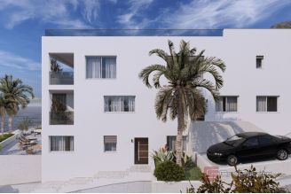 016 2035 206 Ciovo luxurx apartment with pool and a garden in the first row to the sea for sale