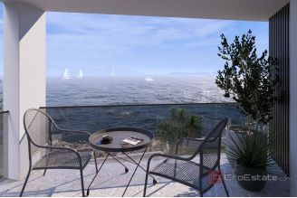 016 2035 206 Ciovo luxurx apartment with pool and a garden in the first row to the sea for sale
