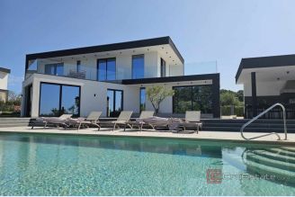 001 1014 31 Porec Luxury villa in a quiet location for sale