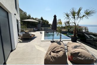 001 2045 69 Split Area Villa with seven apartments for sale