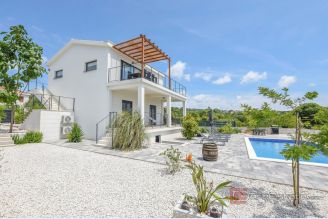 001 2030 85 Rogoznica Charming villa with pool for sale