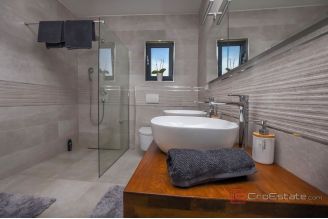 010 2030 85 Rogoznica Charming villa with pool for sale