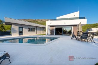 001 2036 127 split podstrana modern villa with pool for sale