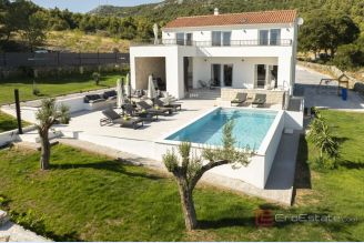 001 2052 09 Sibenik Modern villa with pool for sale
