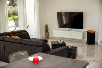 020 2052 09 Sibenik Modern villa with pool for sale