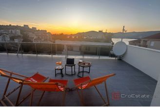020 2031 166 Ciovo house with pool and sea view for sale