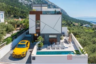 001 2048 37 Makarska Attractive villa with panoramic sea view for sale