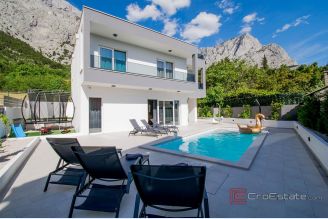 001 2052 26 Makarska Villa with pool and a sea view for sale