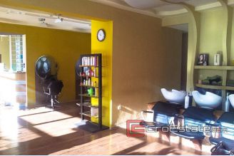 01 4113 30 Split business sale parking
