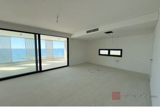 020 2043 164 near zadar modern two bedroom apartment first row to the sea sale1
