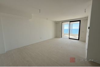 020 2043 164 near zadar modern two bedroom apartment first row to the sea sale1