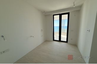 020 2043 164 near zadar modern two bedroom apartment first row to the sea sale1