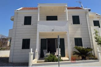 001 2048 38 Hvar House in the first row to the sea for sale