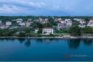 000 2022 448 zadar beautiful seafront stone villa with pool for sale