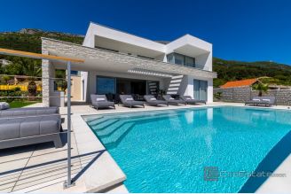 001 2031 191 Kastela Modern villa with panoramic sea view for sale