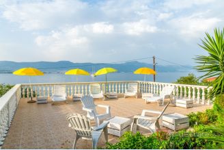 01 2013 220 Ciovo apartment house first row for sale