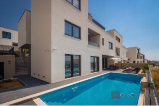 001 2048 45 Split area Villa with panoramic sea view for rent