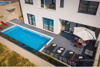 019 2048 45 Split area Villa with panoramic sea view for rent