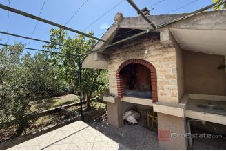 010 2043 178 Rogoznica Two bedroom apartment with garden and parking for sale