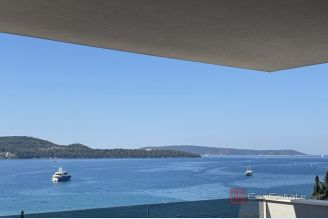 001 2035 244 Trogir Luxury penthouse with open sea view for sale