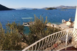 001 5399 30 Peljesac House in the firdt row to the sea for sale