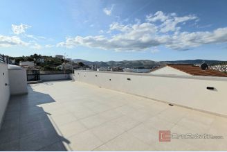 001 2047 88 Ciovo Two bedroom penthouse near the sea sale