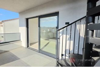 008 2047 88 Ciovo Two bedroom penthouse near the sea sale