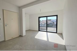 008 2047 88 Ciovo Two bedroom penthouse near the sea sale