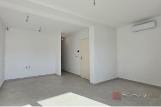 008 2047 88 Ciovo Two bedroom penthouse near the sea sale
