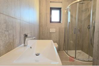 008 2047 88 Ciovo Two bedroom penthouse near the sea sale