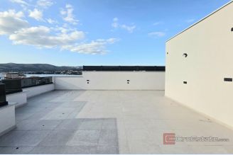001 2047 90 island ciovo penthouse with roof terrace sale
