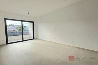 008 2047 90 island ciovo penthouse with roof terrace sale