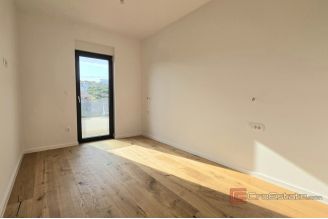 008 2047 90 island ciovo penthouse with roof terrace sale