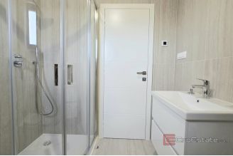 008 2047 90 island ciovo penthouse with roof terrace sale
