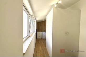 012 2049 65 Split Meje Two storey penthouse with sea view for rent